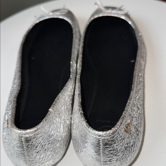 Tory Burch Laila 2 Driver Leather Ballet Flats Crinkle Metallic Silver Flaw - Picture 14 of 16